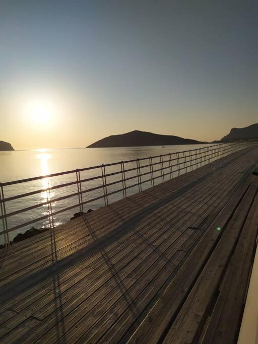 Modern Studio Next To The Sea! Porto Rafti Bagian luar foto